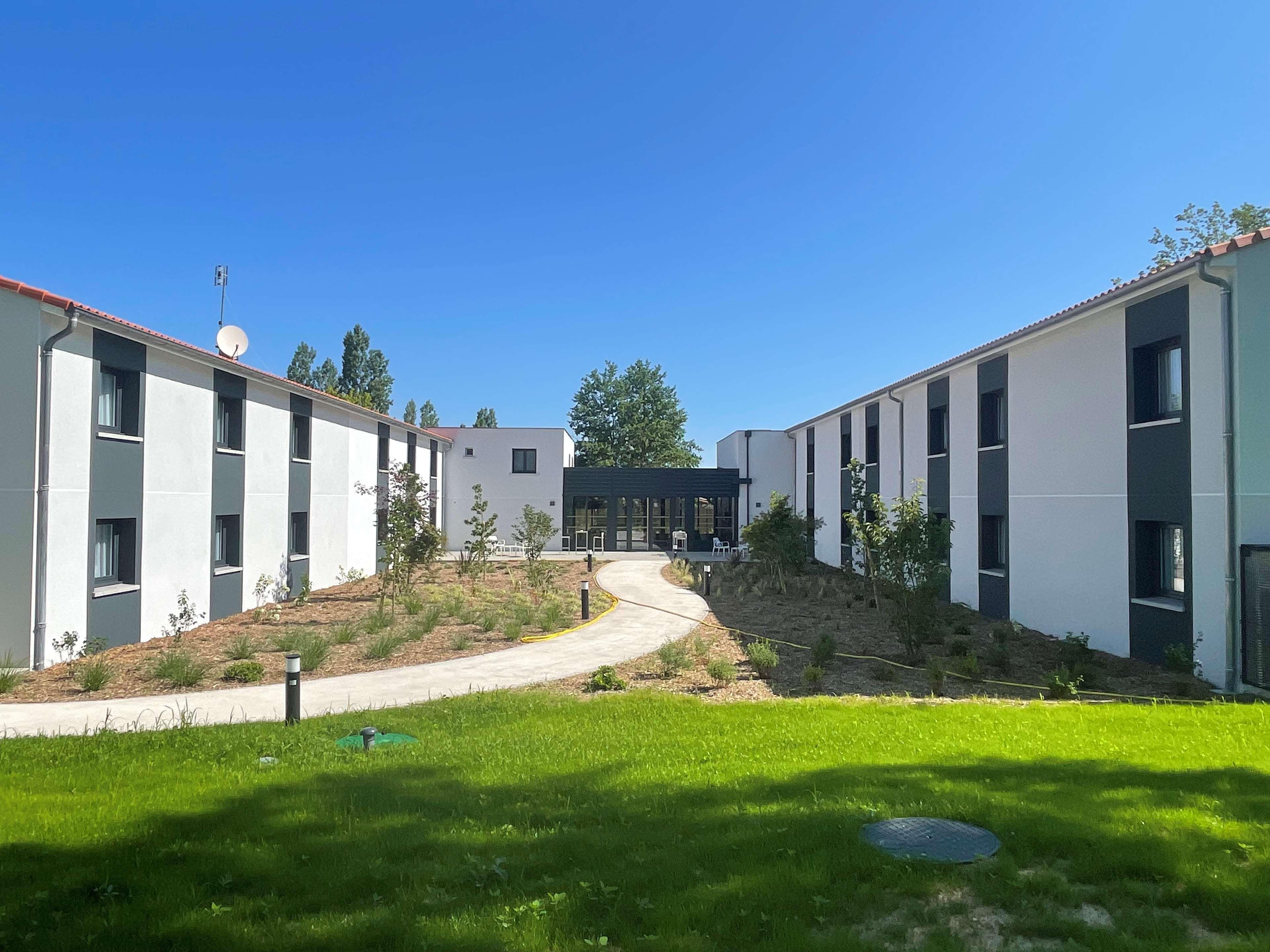Sure Hotel By Best Western Les Portes De Μοντωμπάν Εξωτερικό φωτογραφία