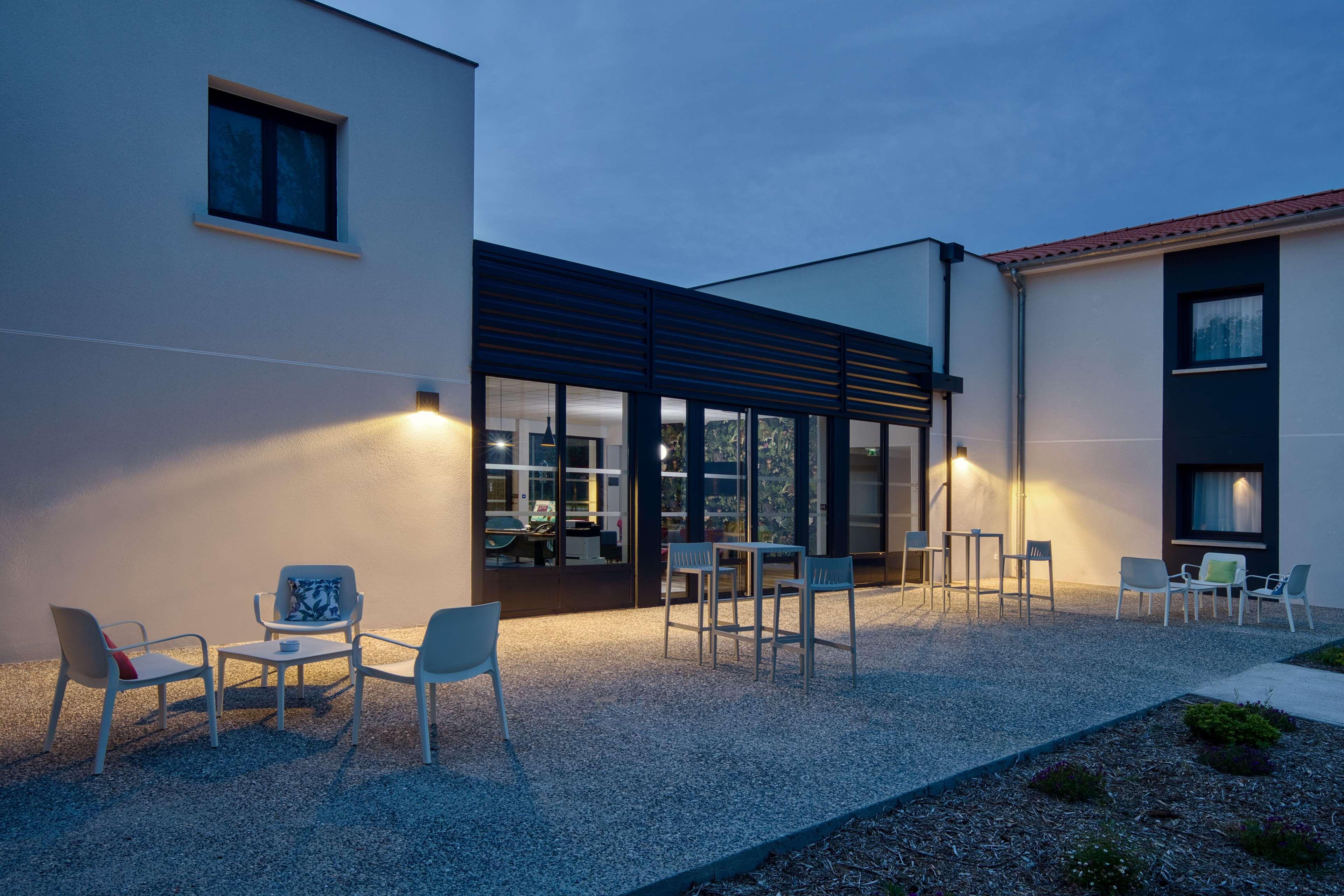 Sure Hotel By Best Western Les Portes De Μοντωμπάν Εξωτερικό φωτογραφία