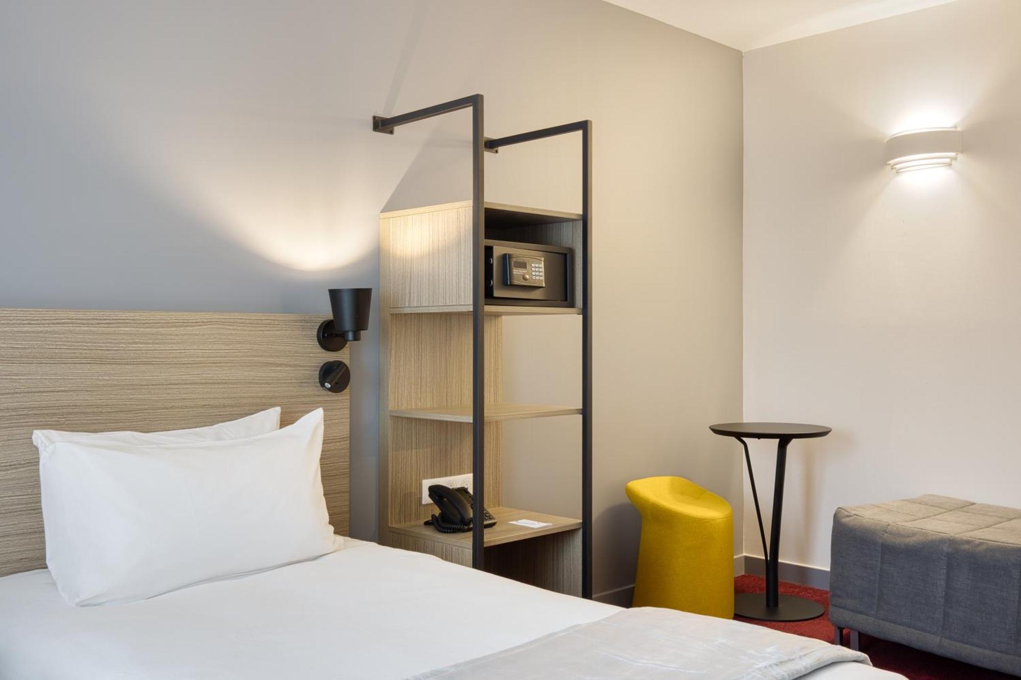 Sure Hotel By Best Western Les Portes De Μοντωμπάν Εξωτερικό φωτογραφία