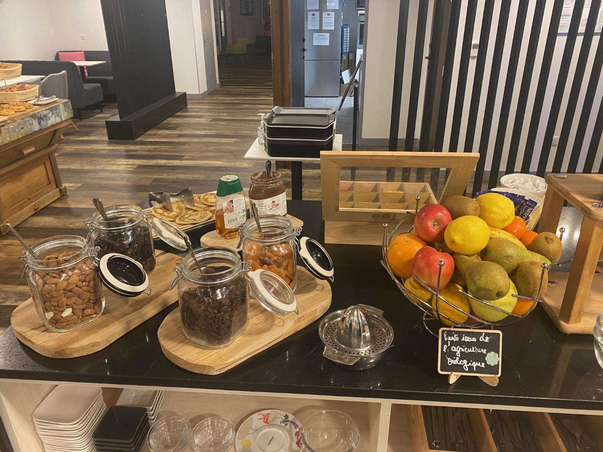 Sure Hotel By Best Western Les Portes De Μοντωμπάν Εξωτερικό φωτογραφία