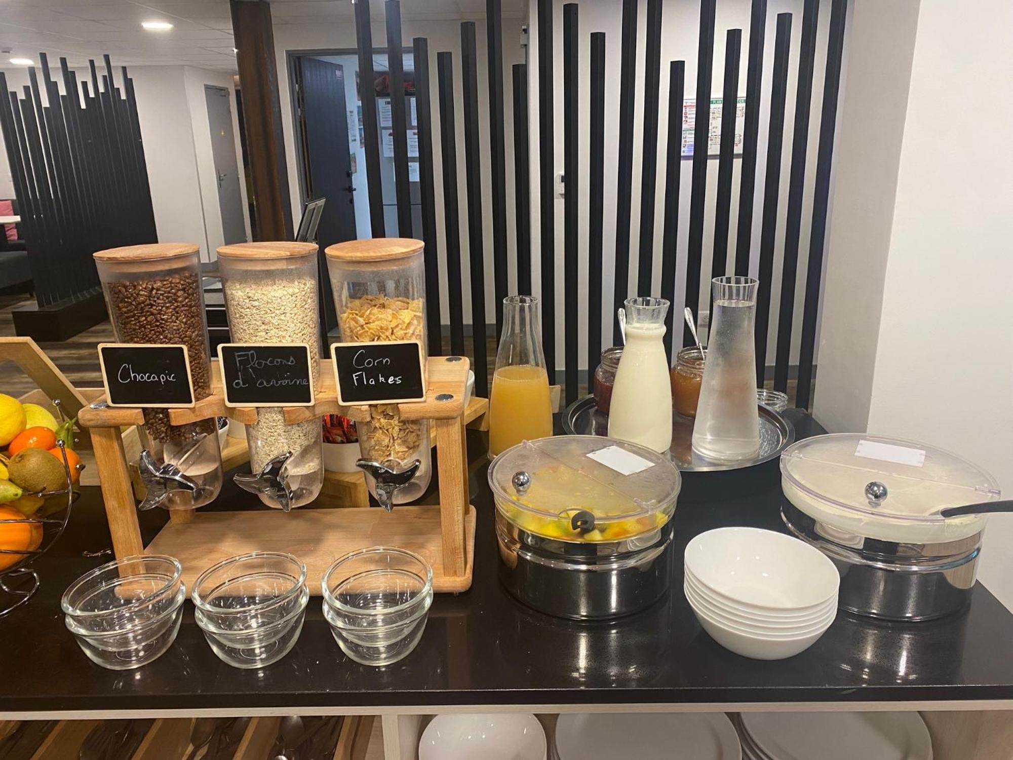 Sure Hotel By Best Western Les Portes De Μοντωμπάν Εξωτερικό φωτογραφία